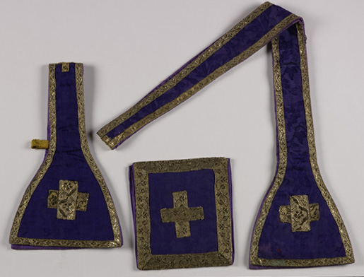 chasuble violette avec étole, manipule et bourse de corporal (n° 29)