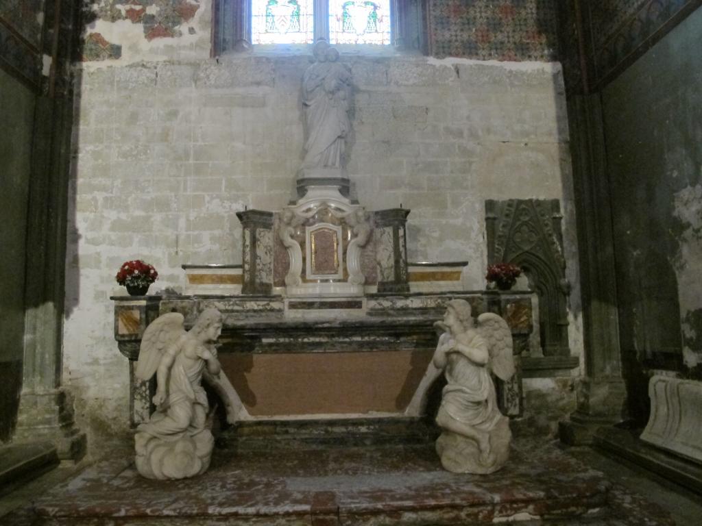 autel et tabernacle de la chapelle d'axe Saint-Joseph