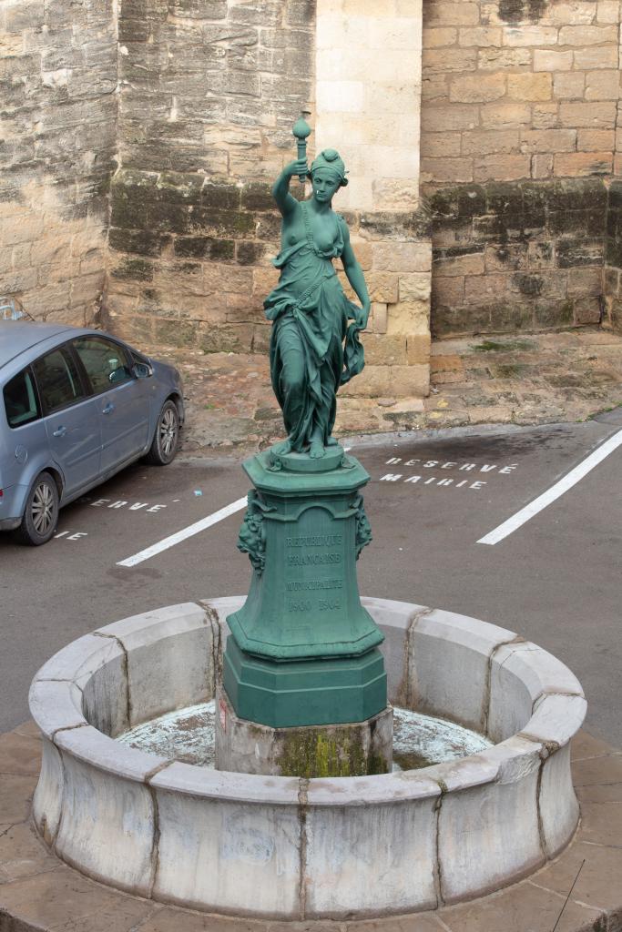 monument (monument commémoratif), fontaine monumentale, de la république