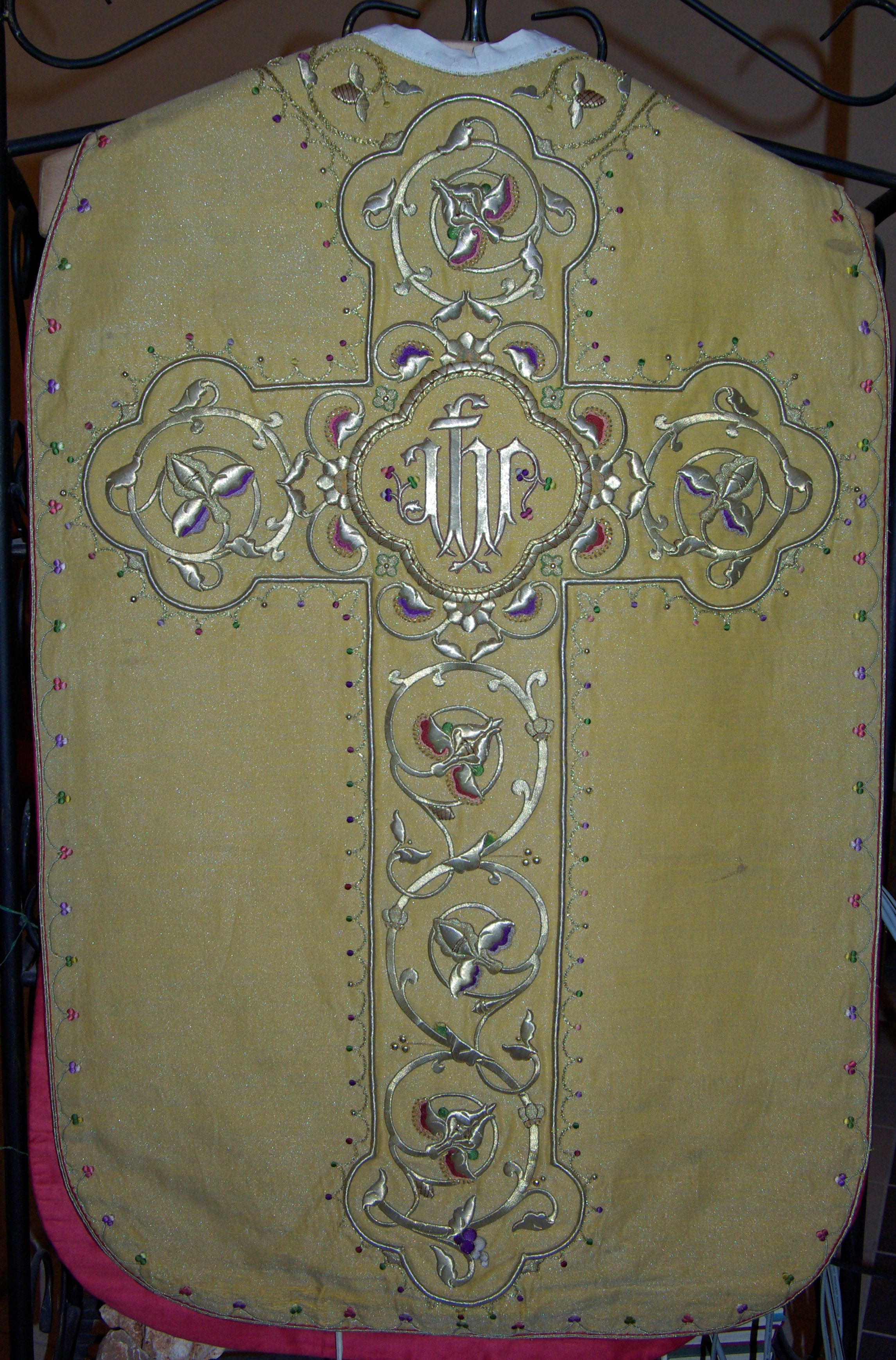sommaire des textiles de l'église Saint-Brice de Combas