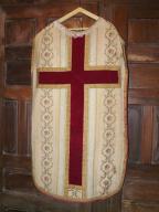 ornement blanc N°2 : étole de clerc, voile de calice, chasuble