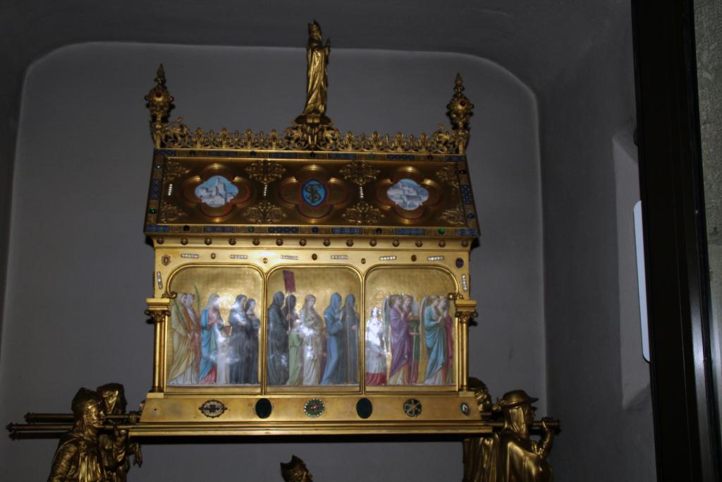 châsse processionnelle de saint Fleuret