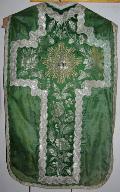chasuble verte avec étole et voile de calice