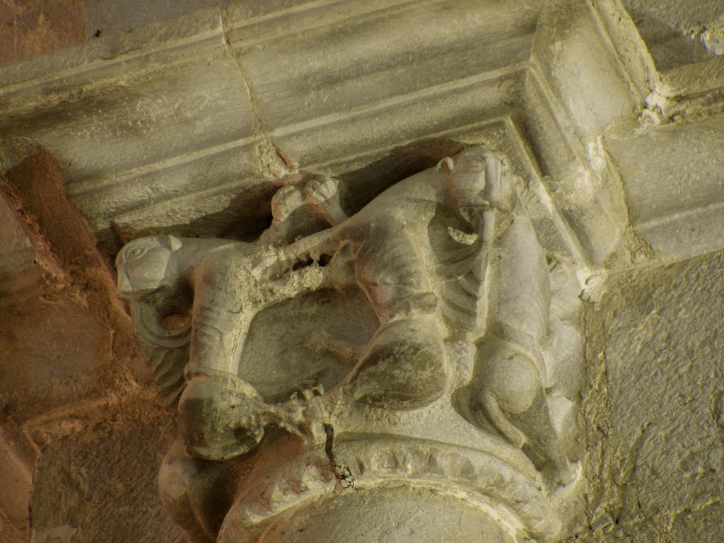 chapiteaux et culots de la nef romane