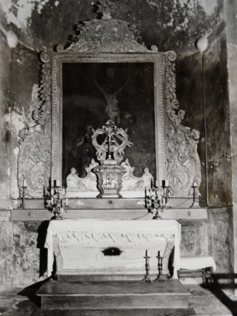 ancien retable du maître-autel, tabernacle à ailes et tableau : Crucifixion