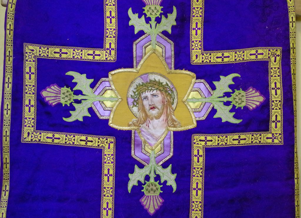 sommaire des textiles de l'église de La Calmette