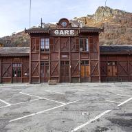 gare (ancienne), actuellement gare routière et centre culturel