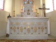maître-autel de style néo-roman : gradin d'autel et tabernacle