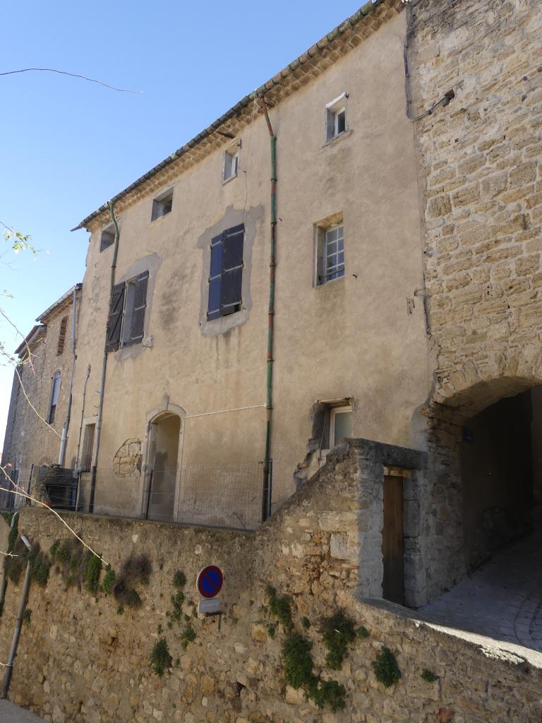 maison, puis école, actuellement maison