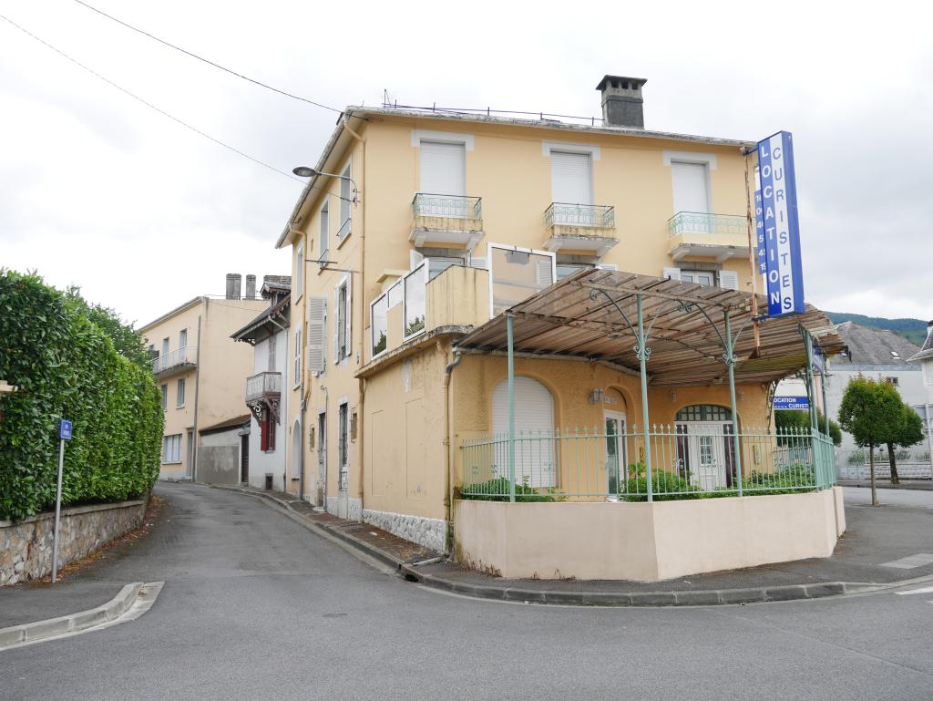 Café Montfort, puis café et hôtel des Pyrénées, actuellement résidence L'Excelsior