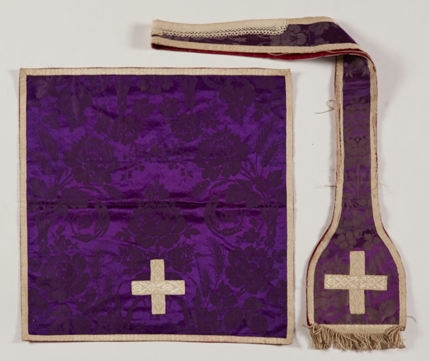 Chasuble violette avec voile de calice et manipule