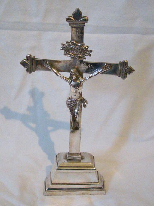 croix d'autel : Christ en croix