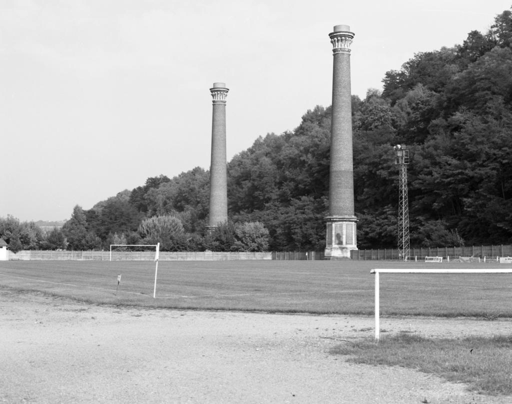 cheminées d'usine des forges d'Aubin