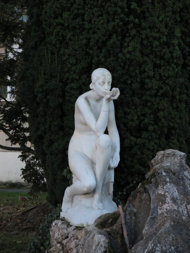 statue : la Jouvence dite la Buveuse d'eau