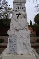 sculpture de Poilu et d'un coq