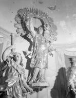 groupe sculpté : saint Vincent, anges luminaires