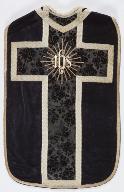 Chasuble noire avec voile de calice et bourse de corporal