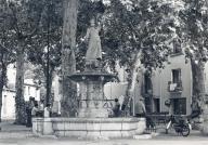 monument (monument commémoratif), fontaine monumentale, de la république