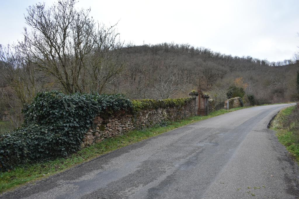 ancien cimetière d'Ampiac, aujourd'hui verger OK VERIFIER ARCHIVES