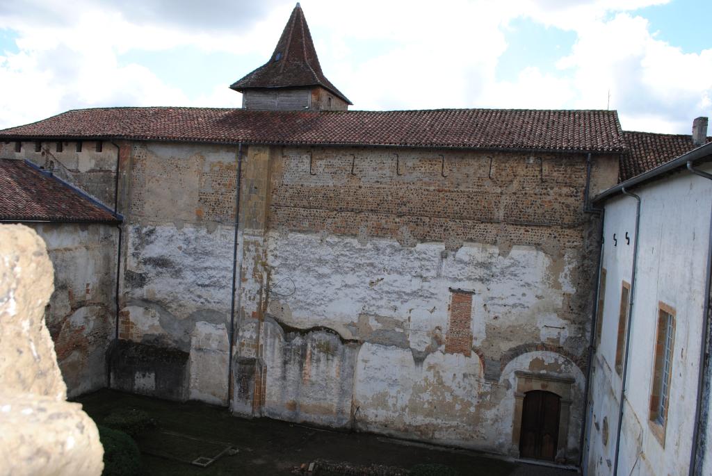 ancienne abbatiale bénédictine actuellement église paroissiale Saint-Pierre