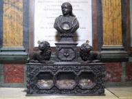 châsse (coffret-reliquaire), 2 statues, buste-reliquaire