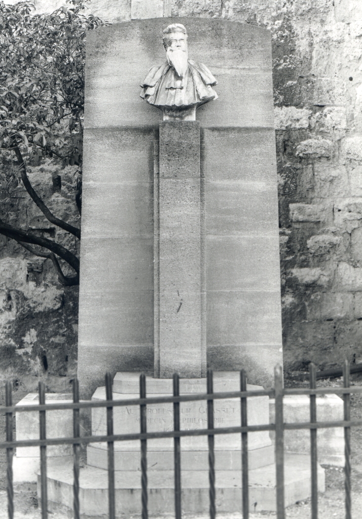 monument commémoratif au professeur Joseph Marie Eugène Grasset