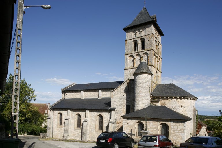 église paroissiale Saint-Namphaise puis Saint-Rémy , prieuré de bénédictins puis de chanoines de Saint-Augustin