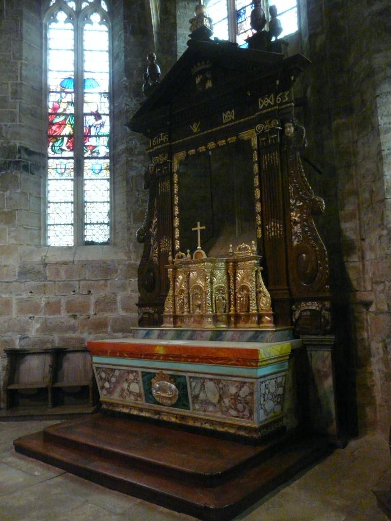 retable du maître-autel, avec tableau de La Crucifixion
