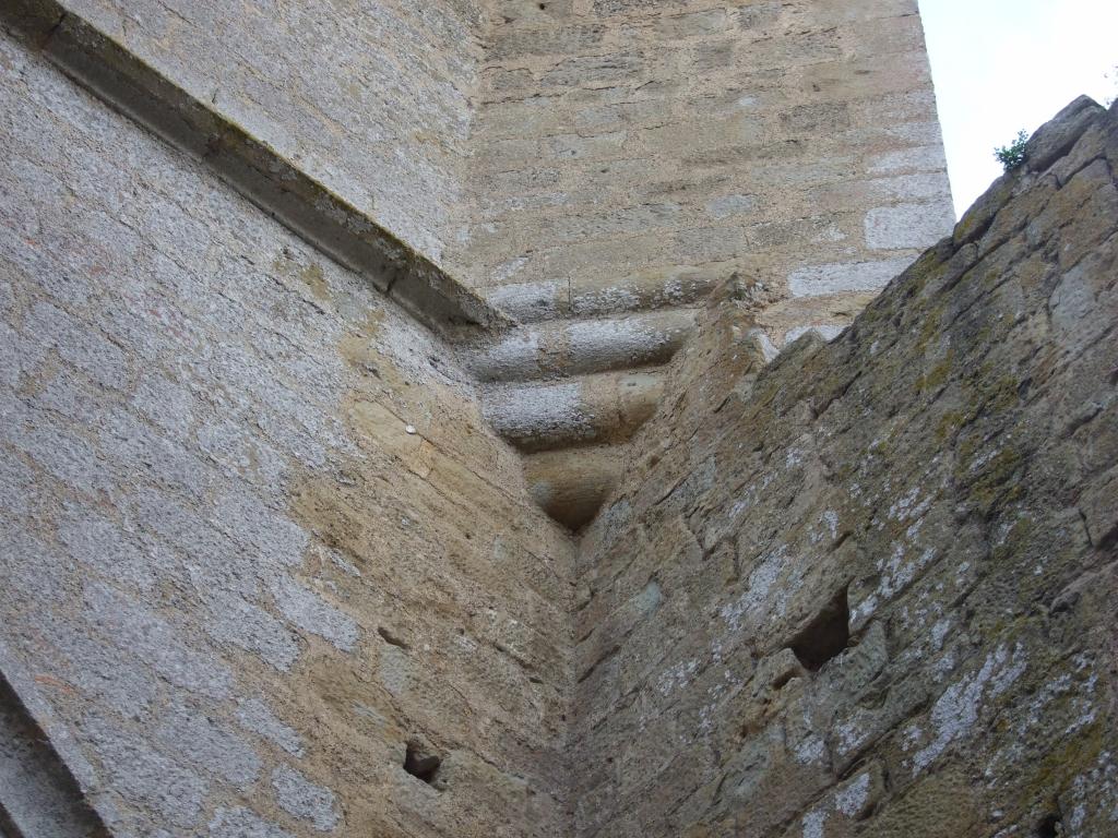 ancien couvent de chanoines réguliers de saint Augustin actuellement école et salle de cinéma