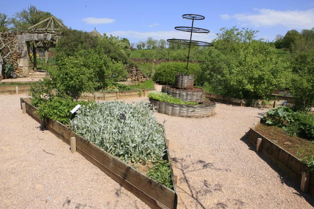 jardin dit Jardin d'Eden Médiéval et parc du château du Colombier