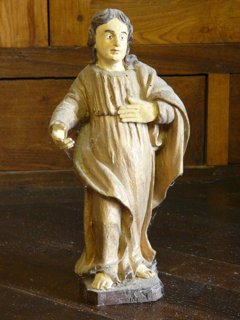statue (statuette)