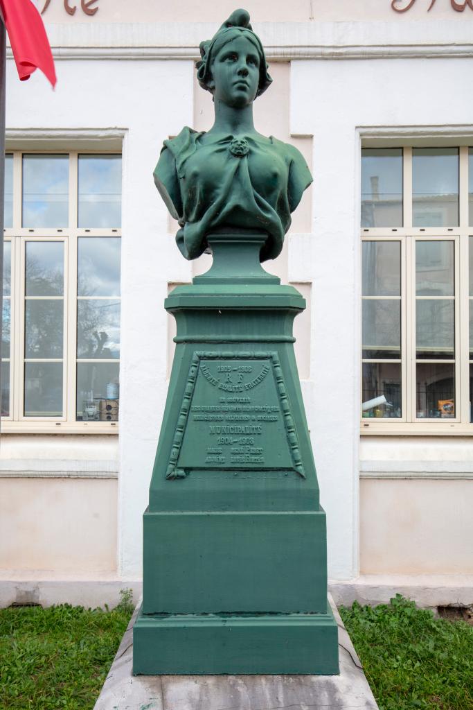 Buste monumental de Marianne