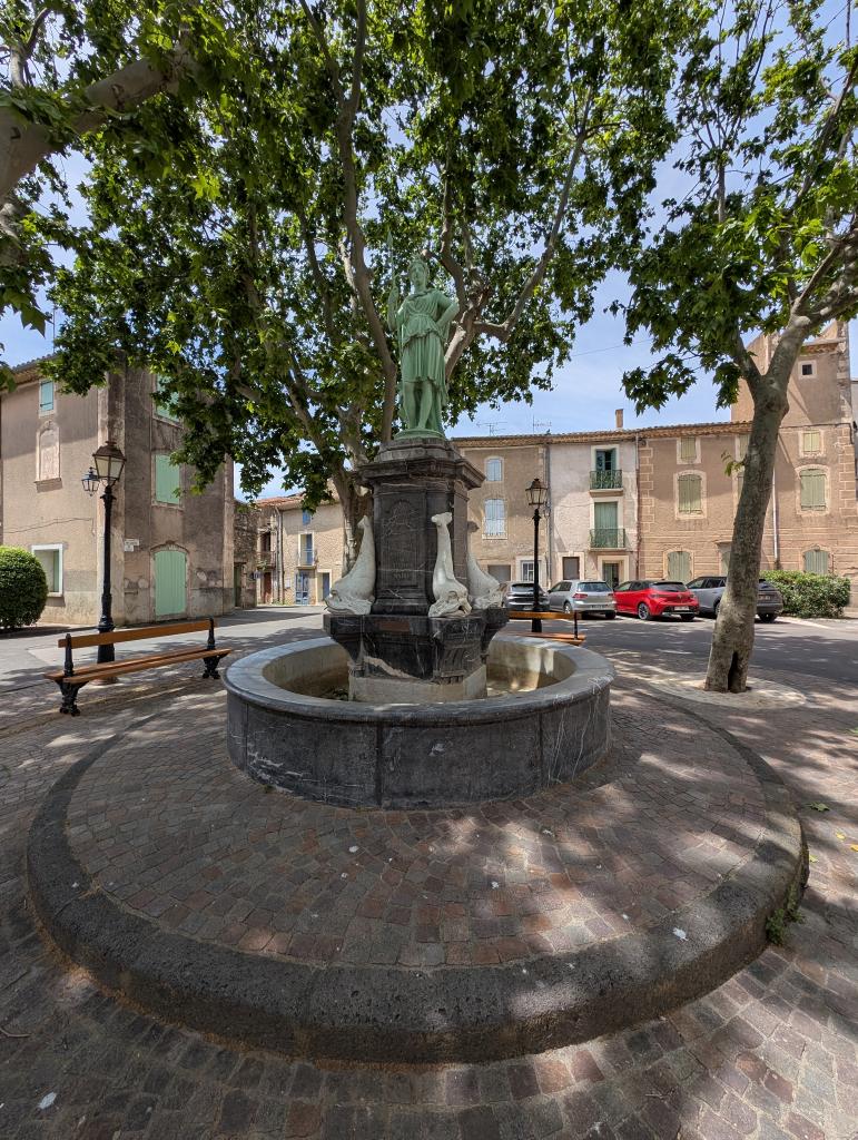 monument (monument commémoratif), fontaine monumentale, de la république, allégorie de la Liberté