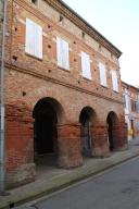 hôtel particulier, devenu presbytère puis école, actuellement maisons