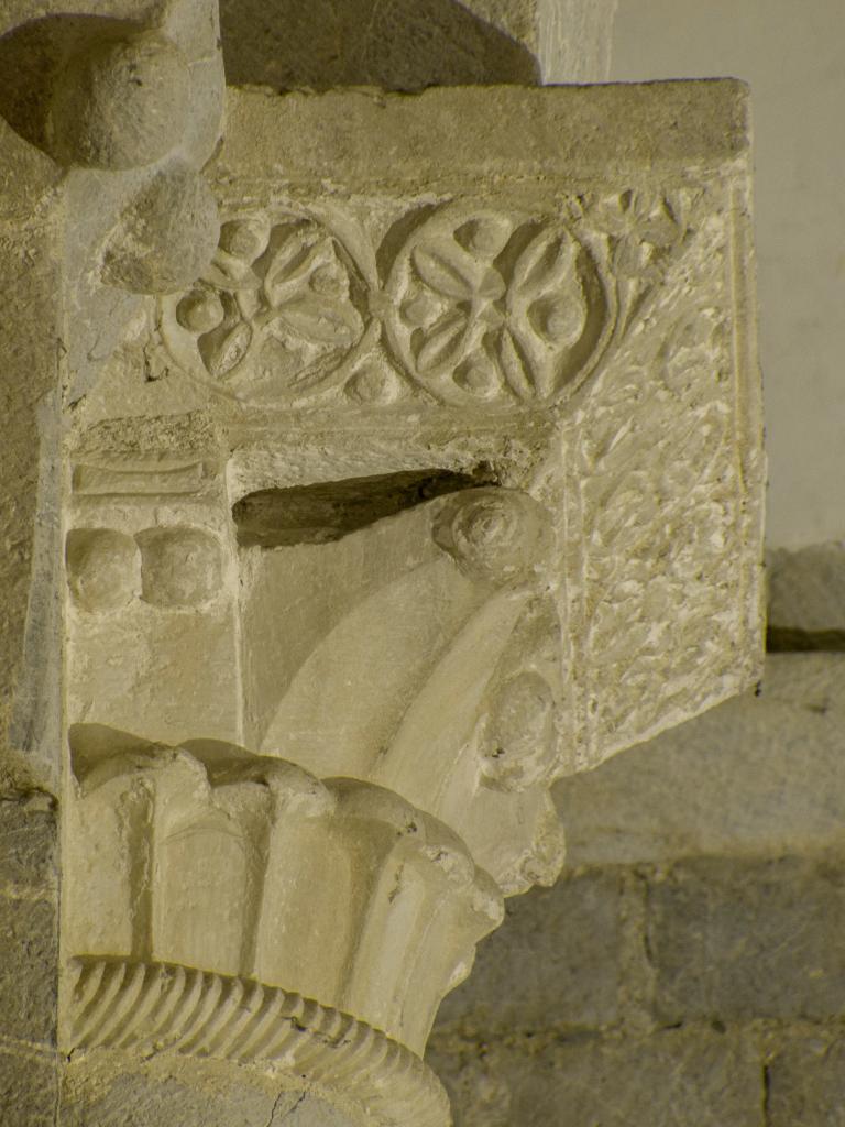 chapiteaux et culots de la nef romane