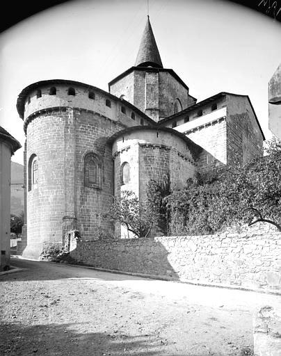 église de l'abbaye de bénédictins Saint-Savin, actuellement église paroissiale