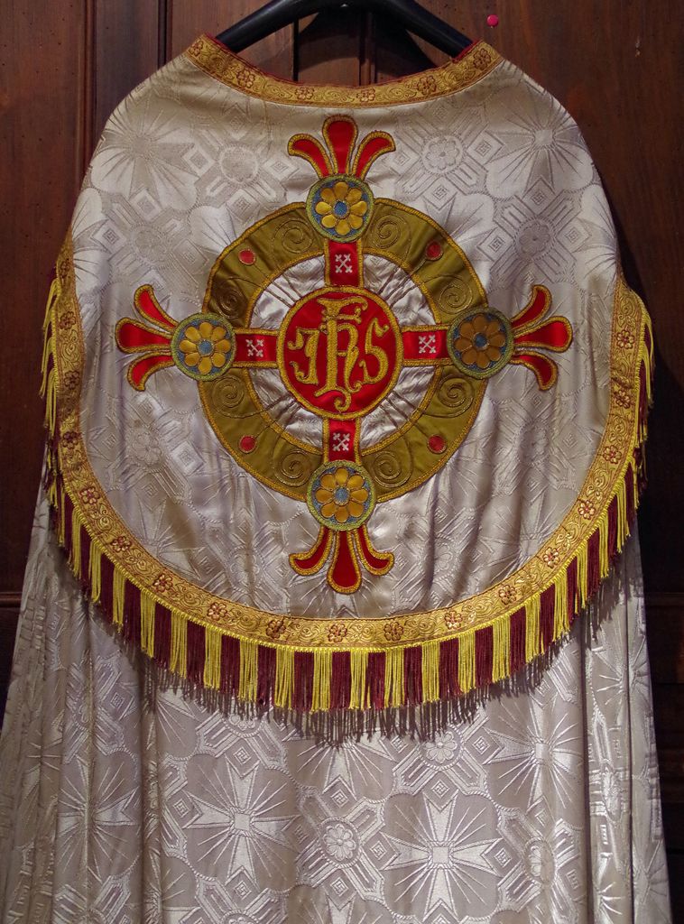 sommaire des textiles de l'église de Saint-Gilles