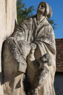 Statues de Victoire et d'un enfant et sa mère