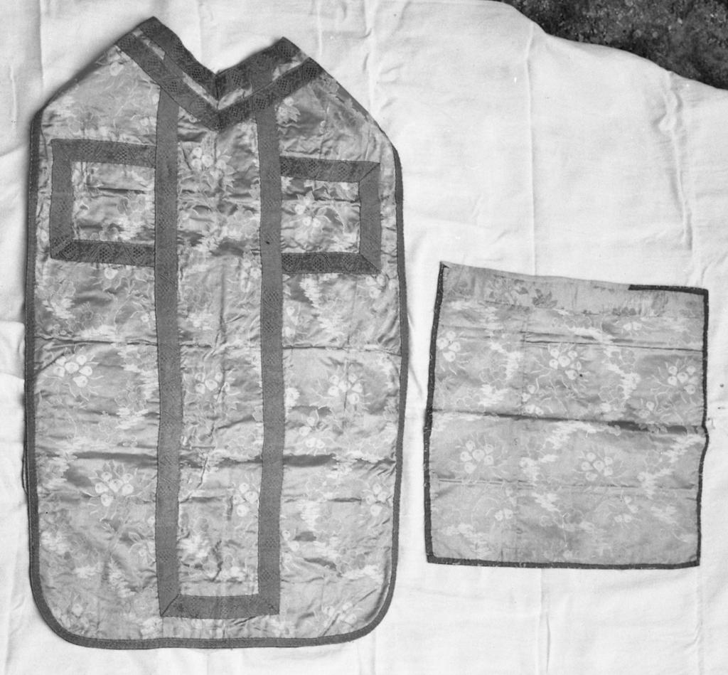 chasuble et voile de calice bleus