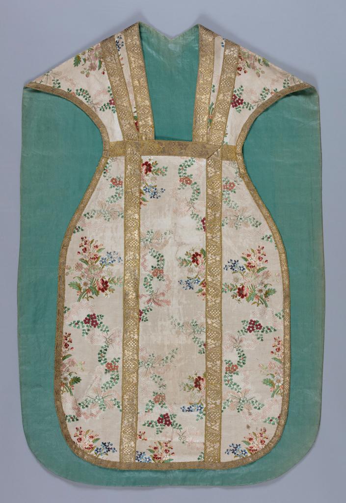 chasuble blanche avec étole