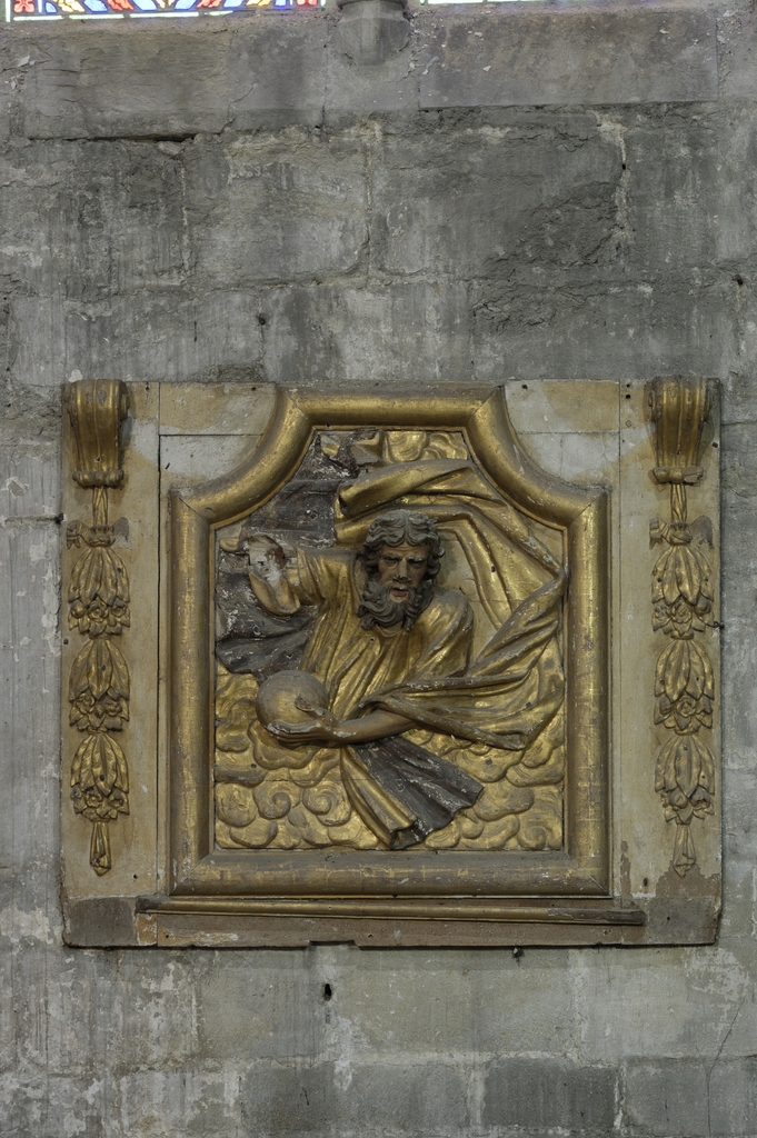 haut-relief, fronton d'un retable : Dieu le Père