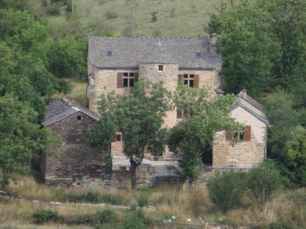 maison forte d'Issenges