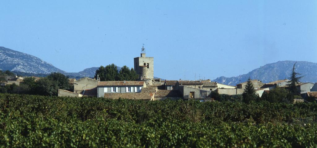 village de Saint-Saturnin-de-Lucian