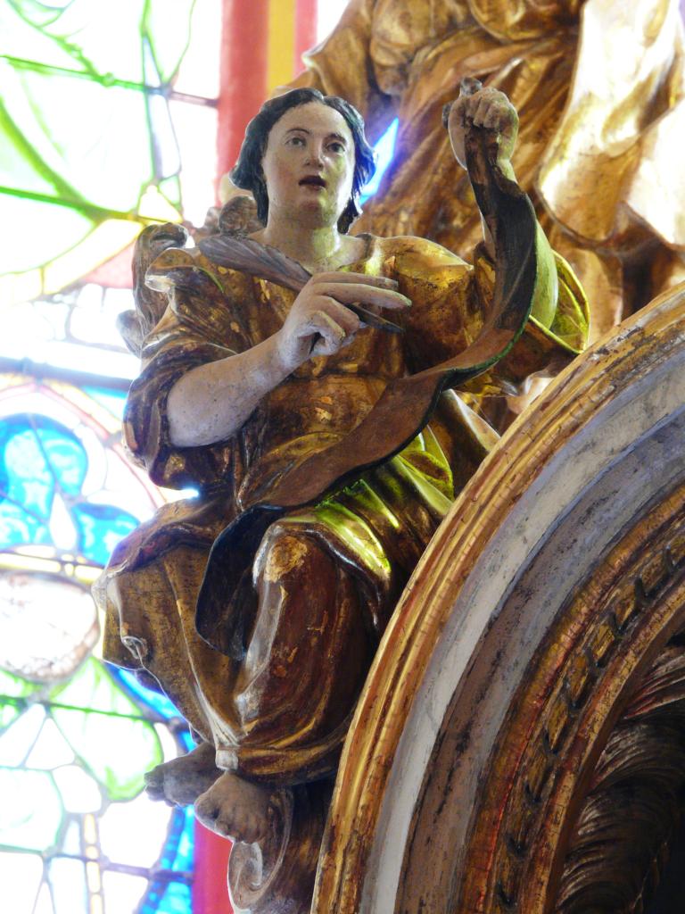 ensemble du retable du maître-autel : retable architecturé, autel tombeau, gradin d'autel, tabernacle, statues (8)