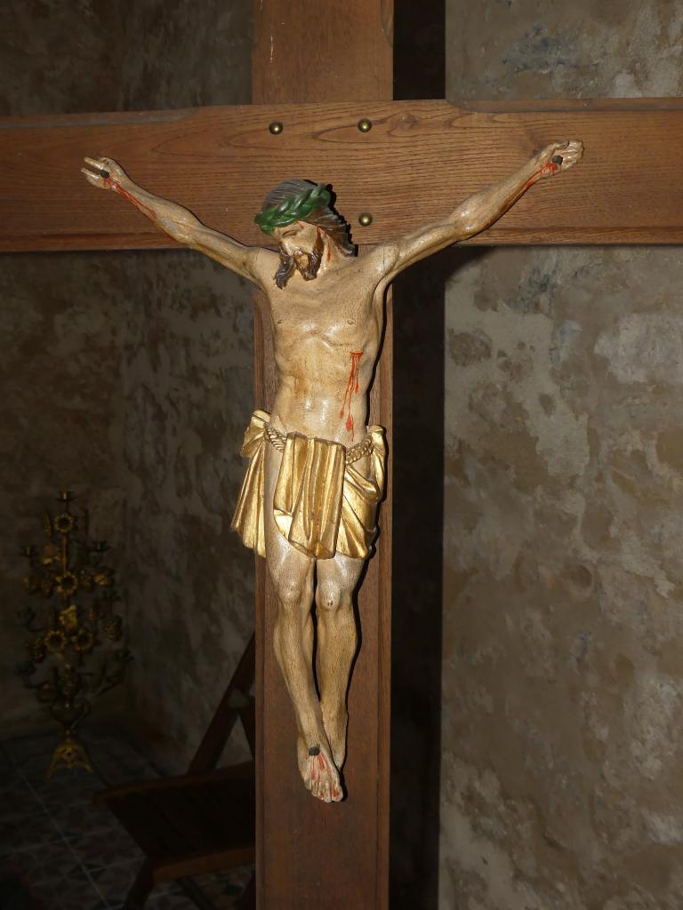 statuette du Christ en croix