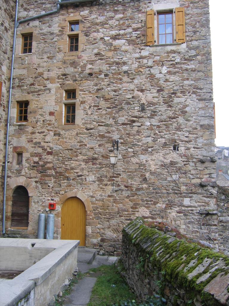 maisons puis maison commune, actuellement mairie