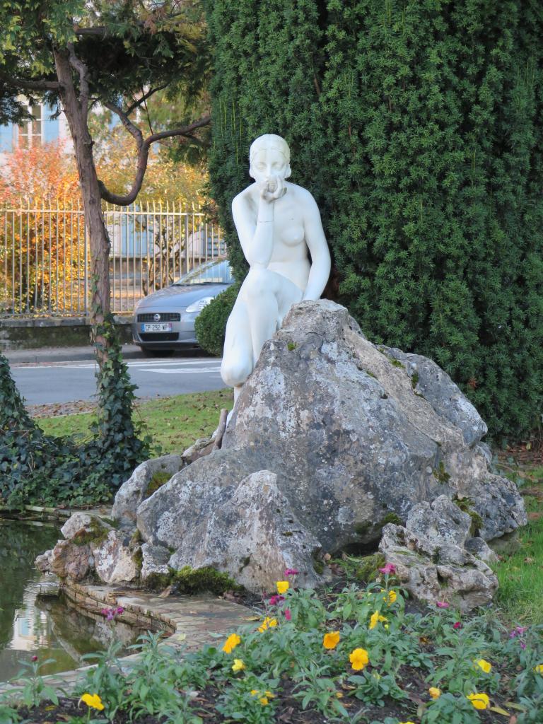 statue : la Jouvence dite la Buveuse d'eau