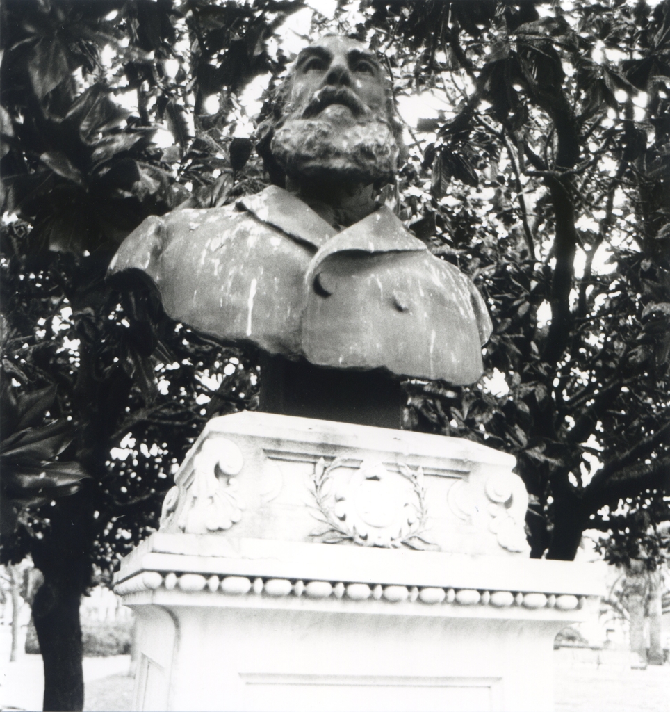 monument de Escarguel Lazare