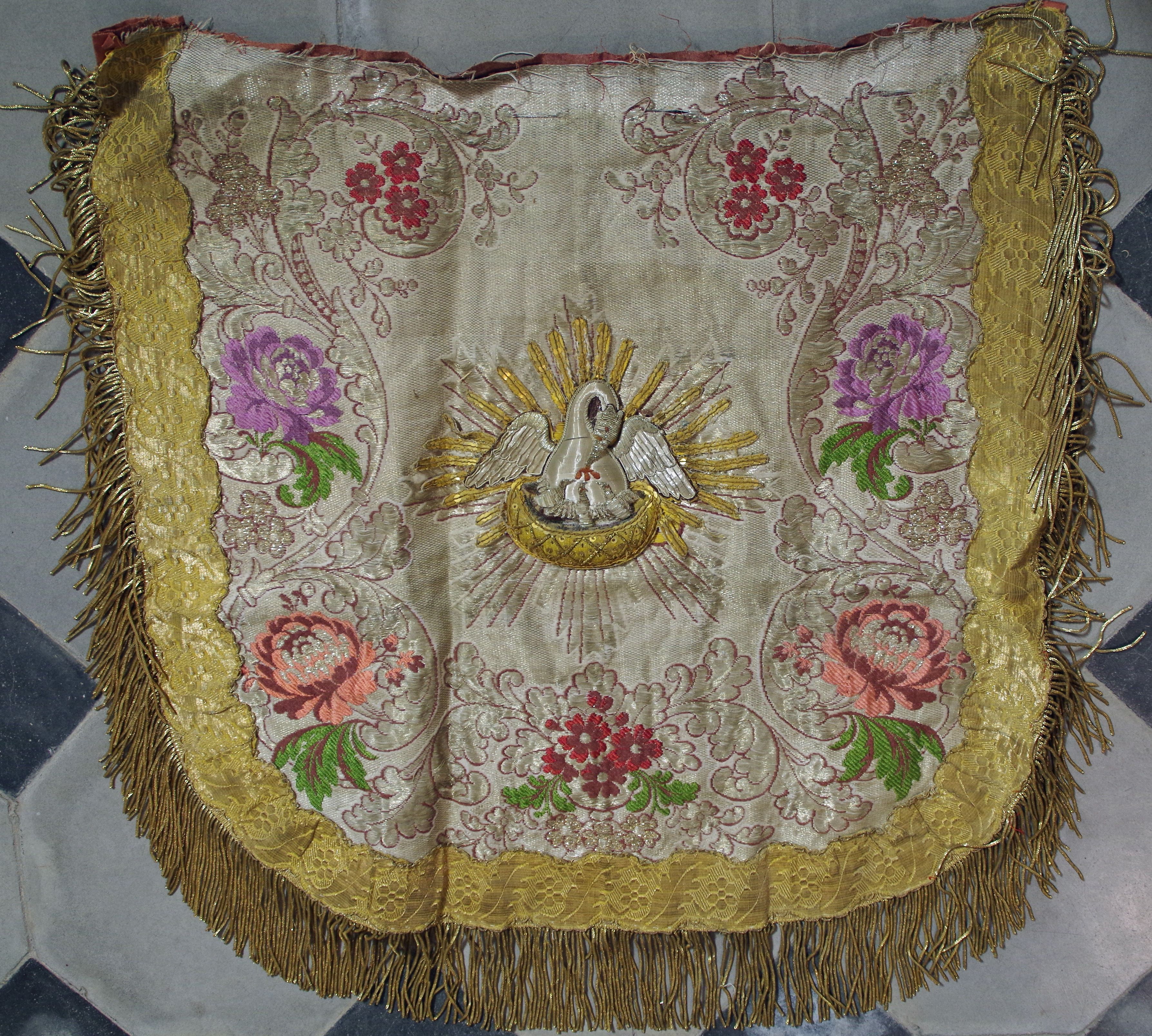 sommaire des textiles de l'église d'Aubarne