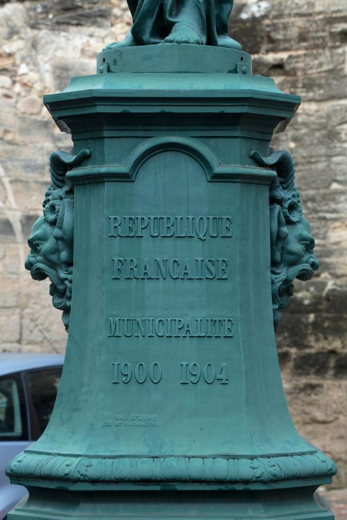 monument (monument commémoratif), fontaine monumentale, de la république